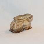Antiker liegender Hase mit Möhre Hetian Jade